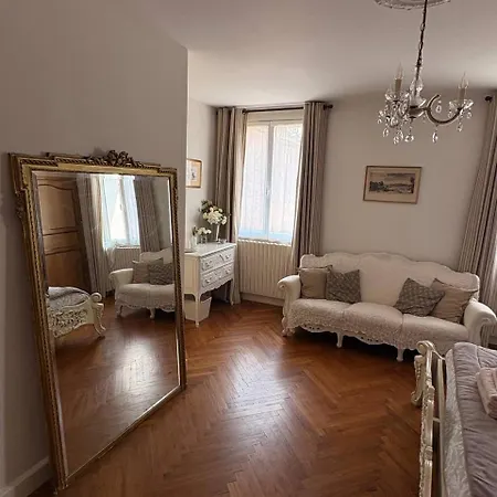 La Belle Vienne Bed and Breakfast 3*